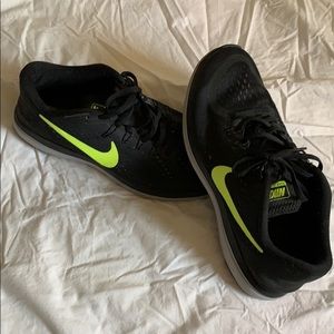 Nike Flex Run Sneakers